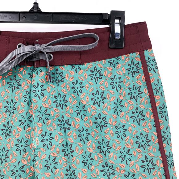 PRANA Men's Vintage Boardshort Size 34 Green Cove Geo Floral 8" Inseam Swim NWT - Picture 6 of 9